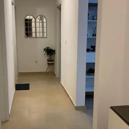 Maryam 4 Rooms Apartment Blažuj